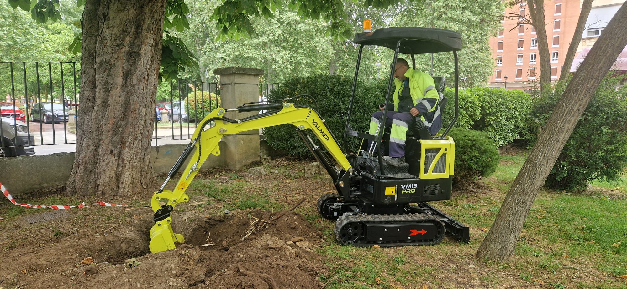 Villarcayo de M.C.V. incorpora una miniexcavadora a la maquinaria municipal gracias al apoyo de la Diputación_img